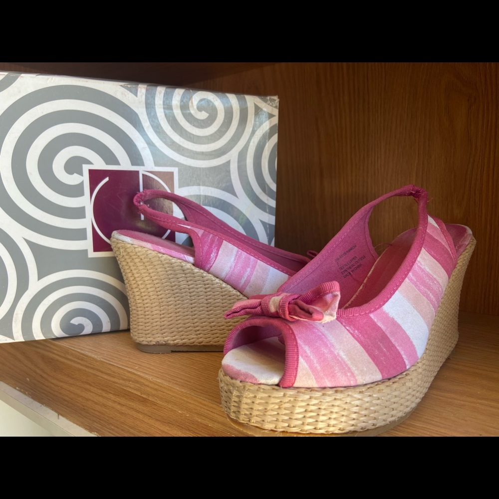 Pink wedges